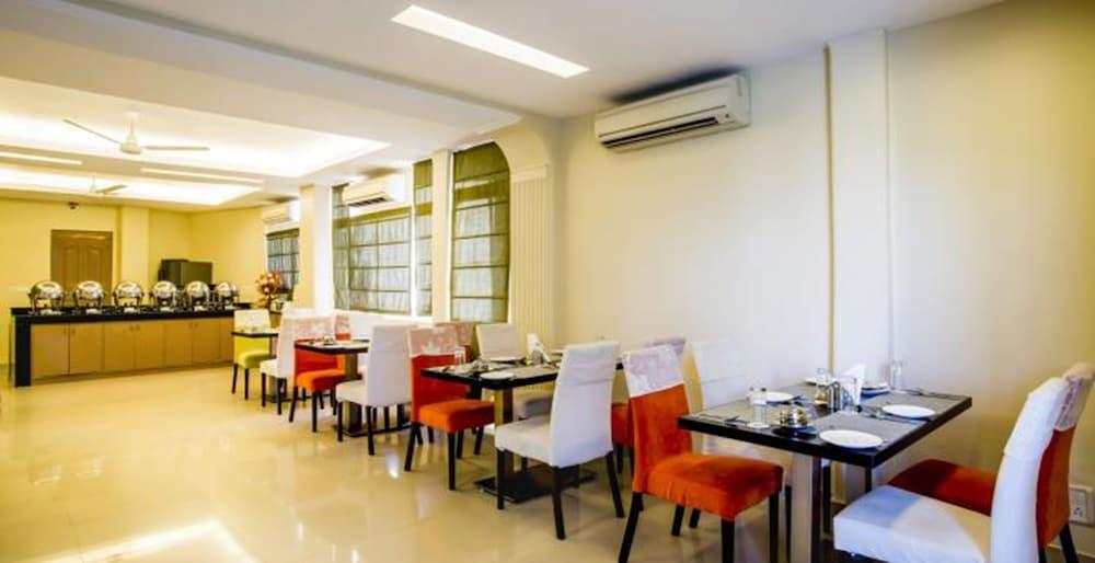 Clarks Inn Nehru Place New Delhi Eksteriør billede